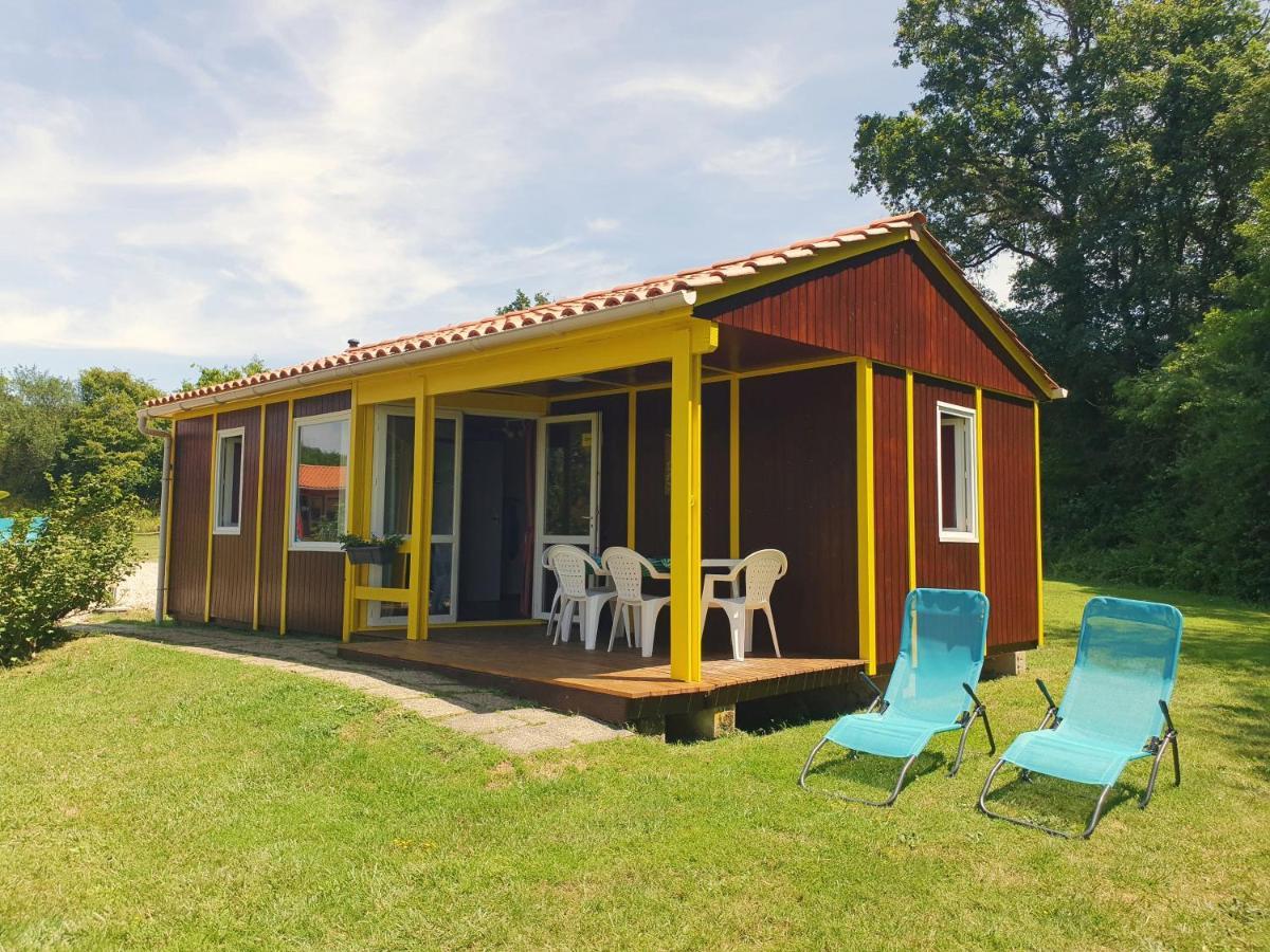 Les Chalets Du Quignon Autry-le-Chatel Exterior photo