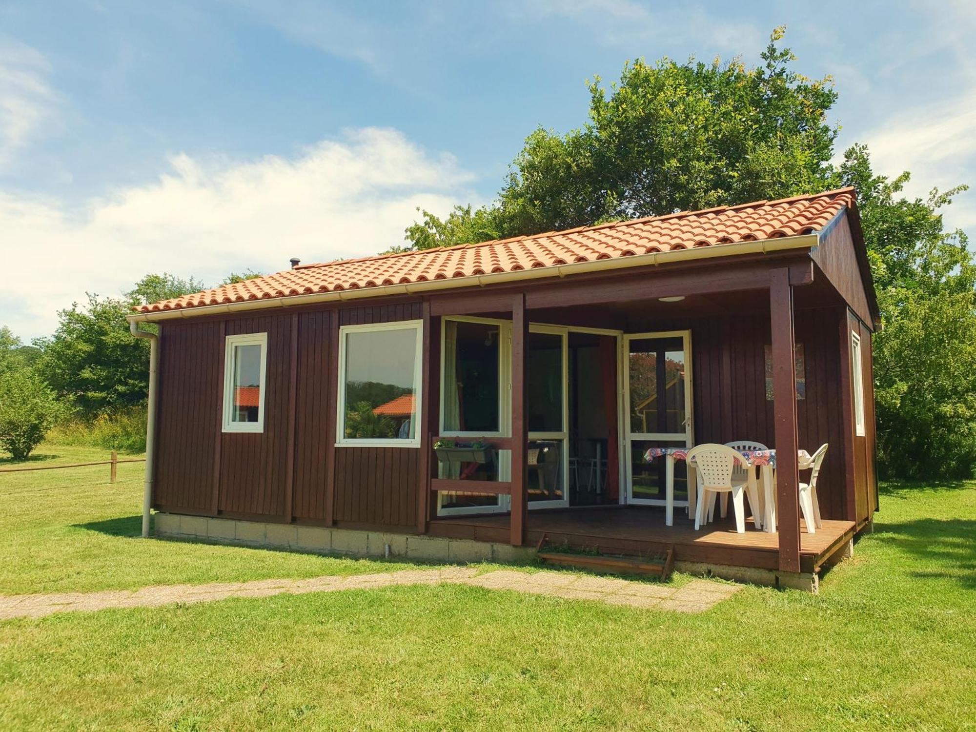 Les Chalets Du Quignon Autry-le-Chatel Exterior photo