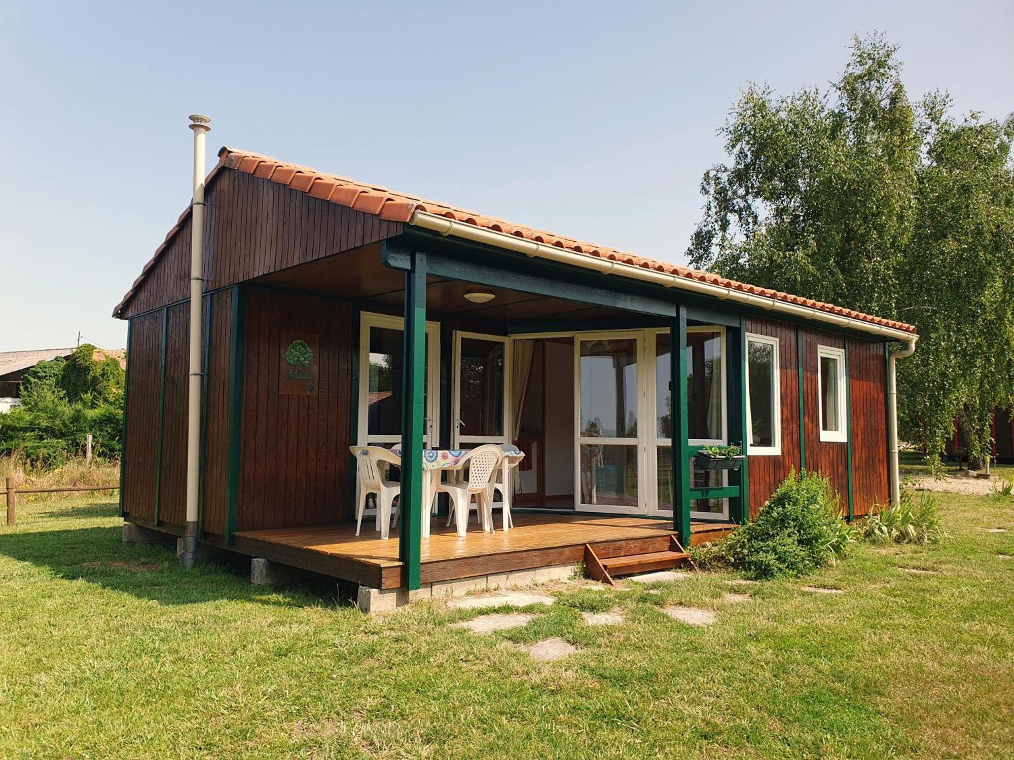 Les Chalets Du Quignon Autry-le-Chatel Exterior photo