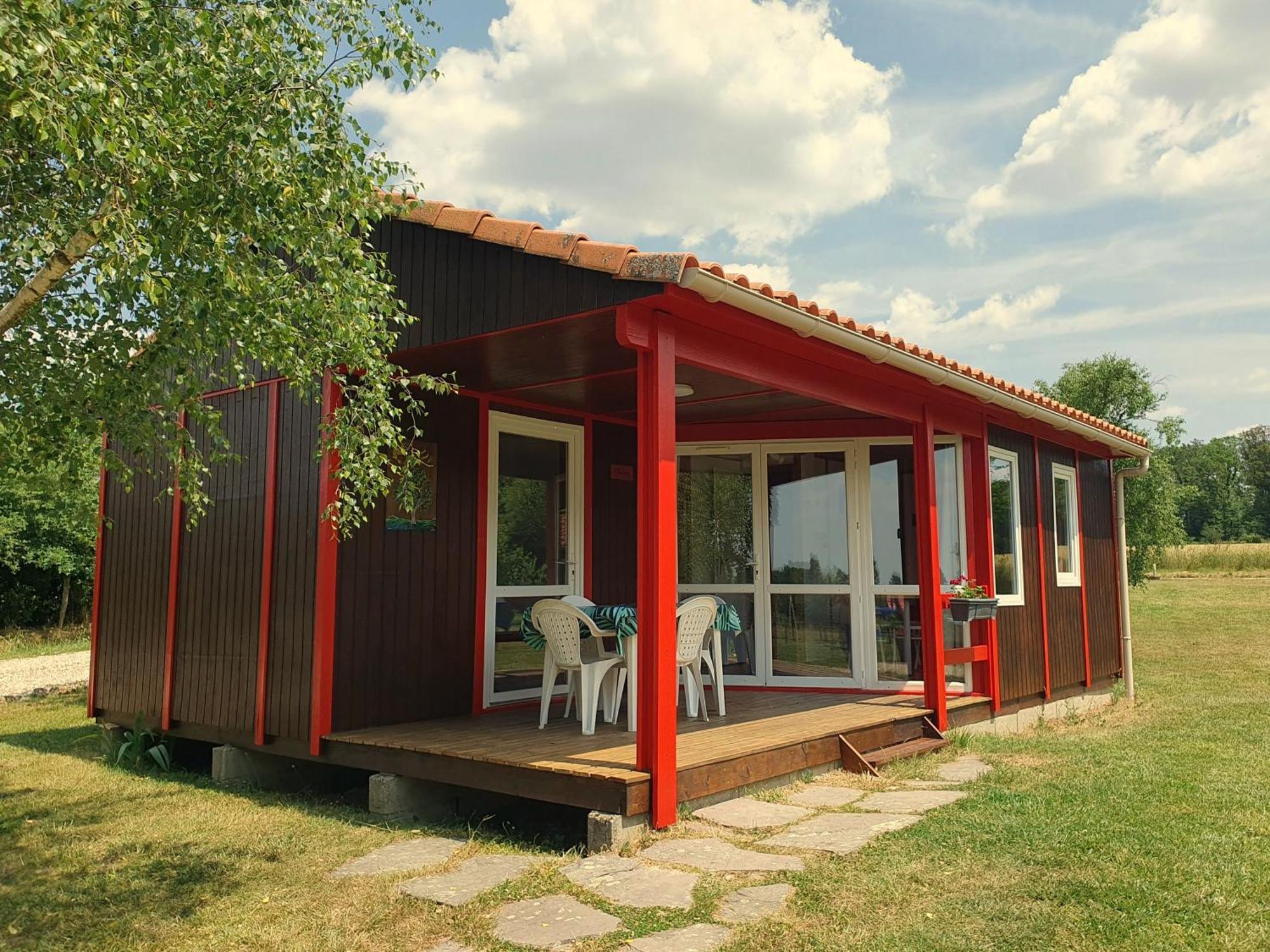 Les Chalets Du Quignon Autry-le-Chatel Exterior photo