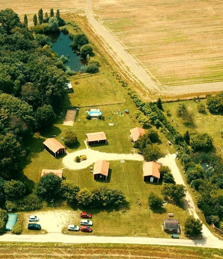 Les Chalets Du Quignon Autry-le-Chatel Exterior photo