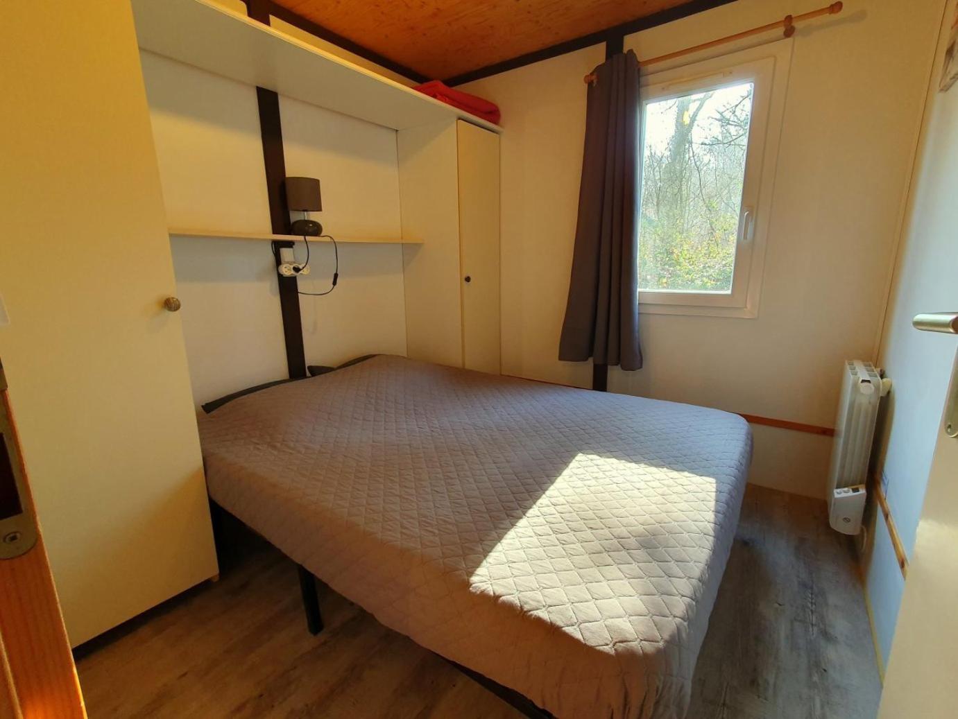 Les Chalets Du Quignon Autry-le-Chatel Exterior photo